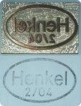 Znacznik do palet z logo firmy HENKEL i numerem dostawcy.
